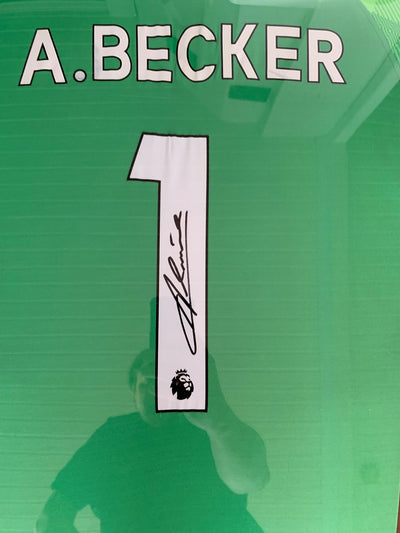 ALISSON BECKER - SIGNERT OG FERDIG INNRAMMET DRAKT "ART-FRAME" MED EKTEHETSBEVIS/COA