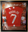 CRISTIANO RONALDO - FERDIG INNRAMMET DRAKT "ART-FRAME" MED EKTEHETSBEVIS/COA