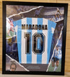 DIEGO MARADONA - SIGNERT DRAKT I ART-FRAME MED EKTEHETSBEVIS/COA