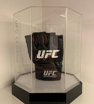 CONOR McGREGOR - SIGNERT UFC-HANSKE I DISPLAY MED EKTEHETSBEVIS/COA