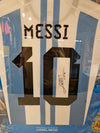 LIONEL MESSI - SIGNERT DRAKT INNRAMMET I ART-FRAME MED EKTEHETSBEVIS/COA