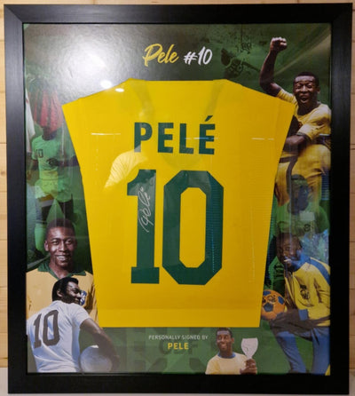 PELE - SIGNERT DRAKT FERDIG INNRAMMET I ART-FRAME MED EKTEHETSBEVIS/COA