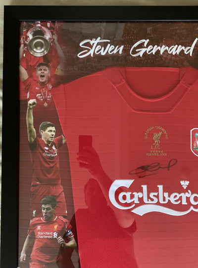 STEVEN GERRARD - SIGNERT FERDIG "ART-FRAME" INNRAMMET DRAKT MED EKTEHETSBEVIS/COA