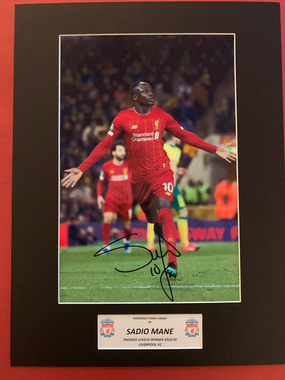 SADIO MANE - SIGNERT BILDE MED EKTEHETSBEVIS/COA