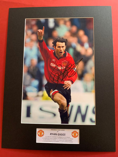 RYAN GIGGS - SIGNERT BILDE MED COA/EKTEHETSGARANTI